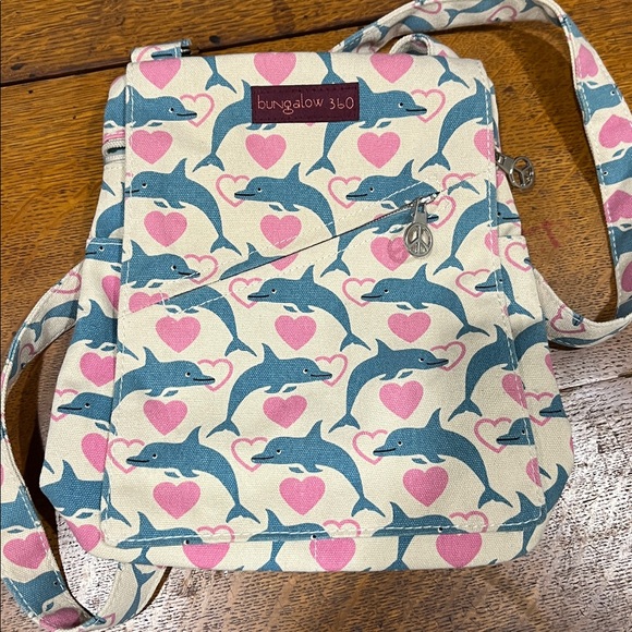 Bungalow 360 Blue Dolphin and Pink Heart Bag - Picture 1 of 7